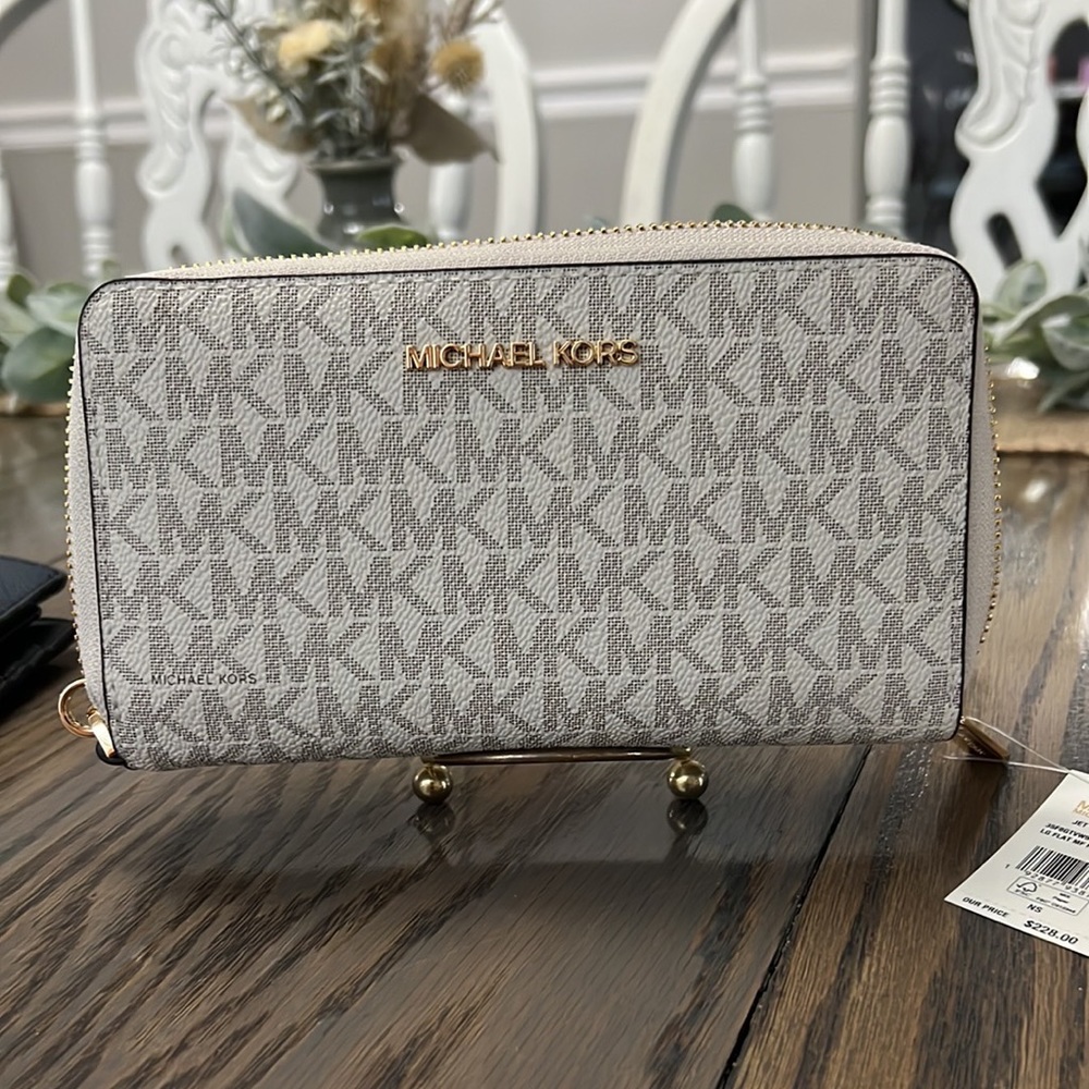 Michael Kors 2-pc SET-NEW. Leather Gilly Large tote and wallet - Picture 5 of 8